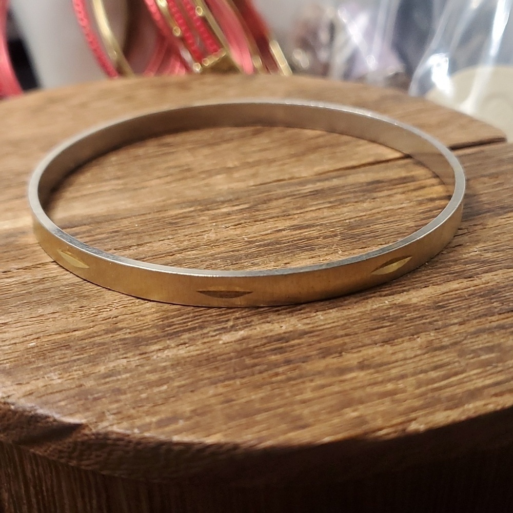 Well‎ Made Spliced Design Bracelet Estate Heavy Duty B3230